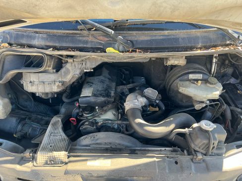 Used 2005 Dodge Sprinter 2500 w/ Cooling Group image 12