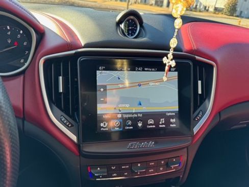 Used 2018 Maserati Ghibli S image 16