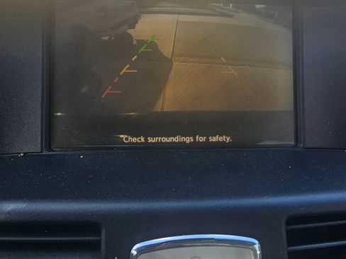 Used 2011 INFINITI M56 x w/ Deluxe Touring Pkg image 17