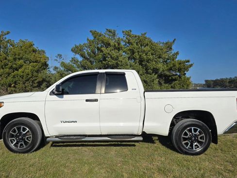 Used 2018 Toyota Tundra SR5 w/ SR5 Upgrade Package image 4