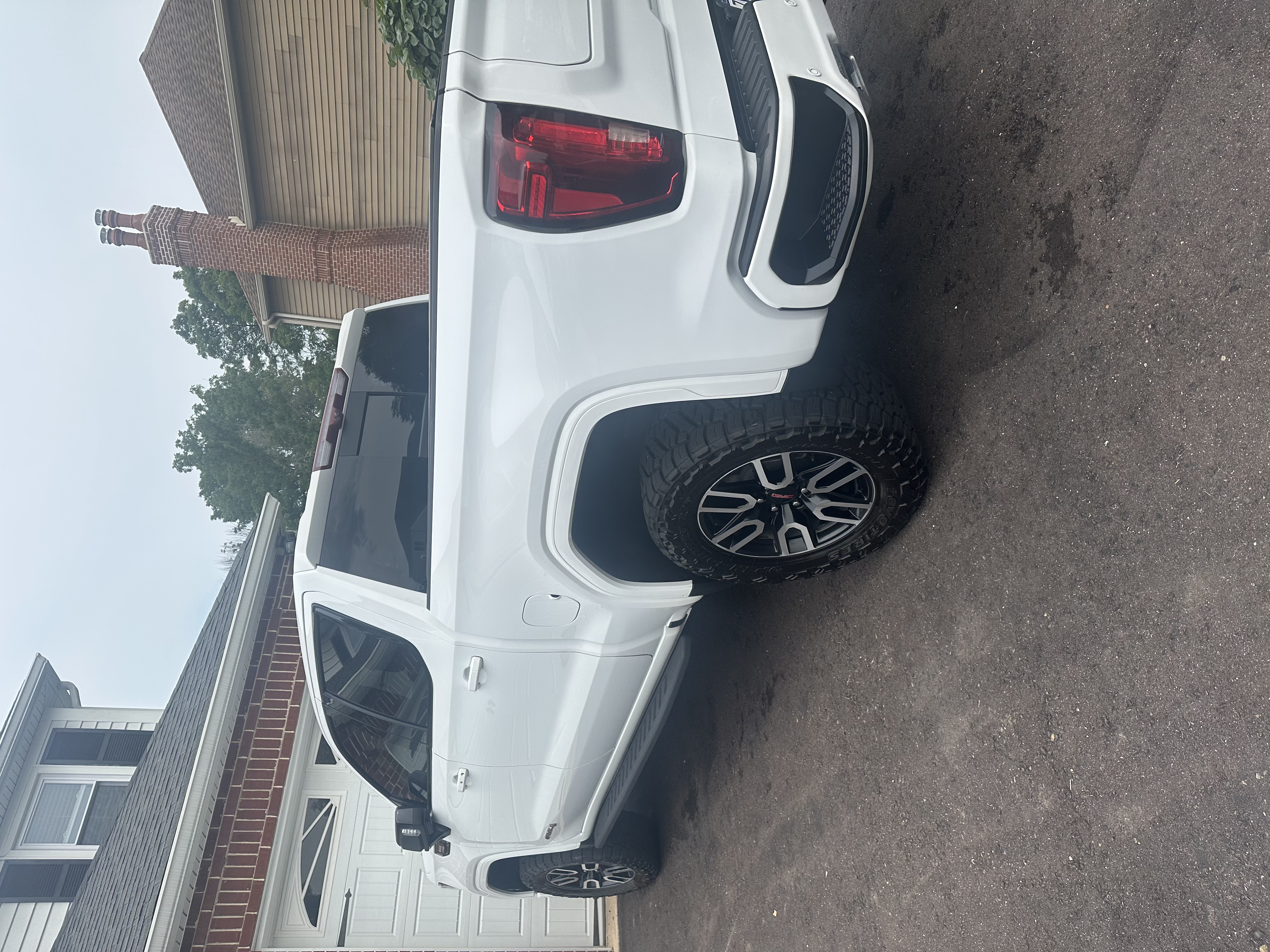 Used 2024 GMC Sierra 1500 AT4 w/ Technology Package AWD/4WD image 5