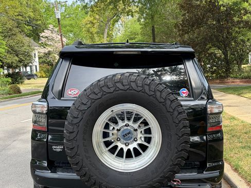 Used 2011 Toyota 4Runner SR5 image 11