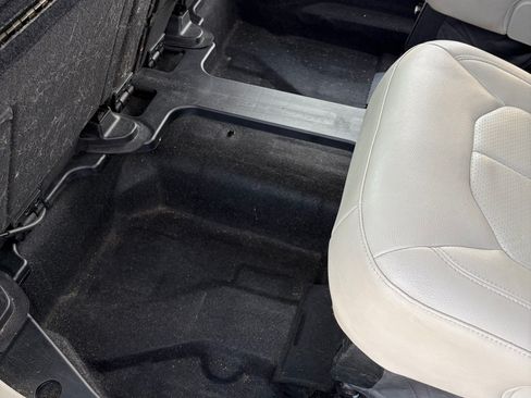 Used 2017 Chrysler Pacifica Touring-L Plus w/ Advanced Safetytec Group FWD image 19