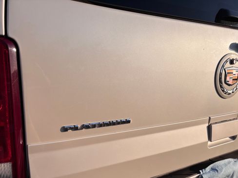 Used 2005 Cadillac Escalade ESV Platinum image 14