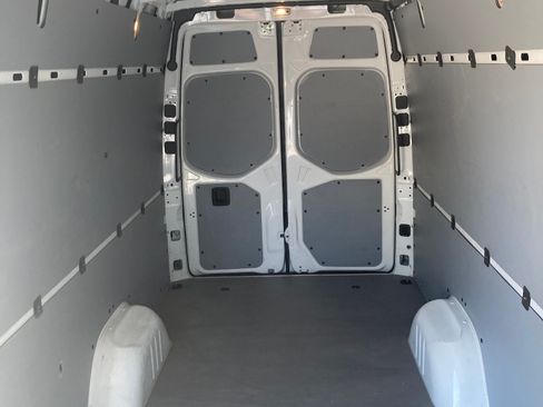 Used 2023 Mercedes-Benz Sprinter 2500 w/ Dashboard Charging Package image 9