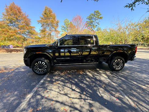 Used 2024 GMC Sierra 2500 Denali w/ Denali Reserve Package image 2