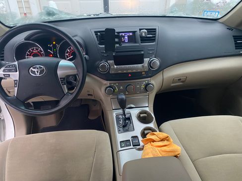 Used 2012 Toyota Highlander 4WD image 10