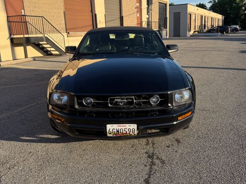 Used 2007 Ford Mustang Premium RWD image 2
