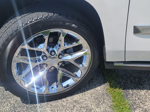 Used 2018 Cadillac Escalade Platinum image 10