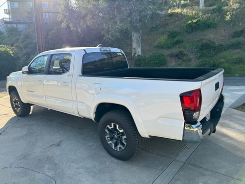 Used 2018 Toyota Tacoma SR5 image 5