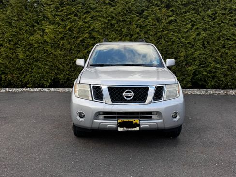 Used 2011 Nissan Pathfinder SV image 2