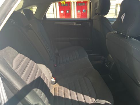 Used 2018 Ford Fusion SE image 12