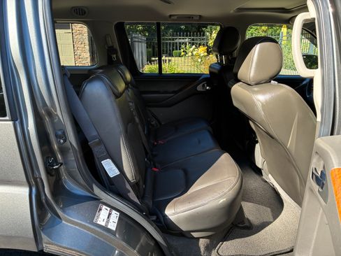 Used 2007 Nissan Pathfinder LE AWD/4WD image 8