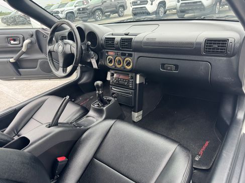 Used 2002 Toyota MR2 RWD image 6