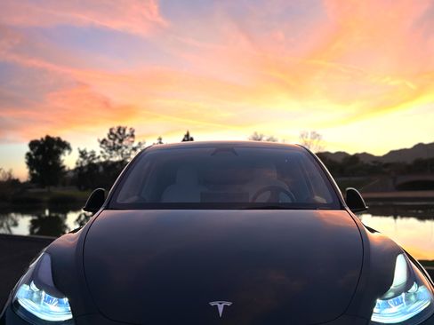 Used 2023 Tesla Model Y Performance image 2