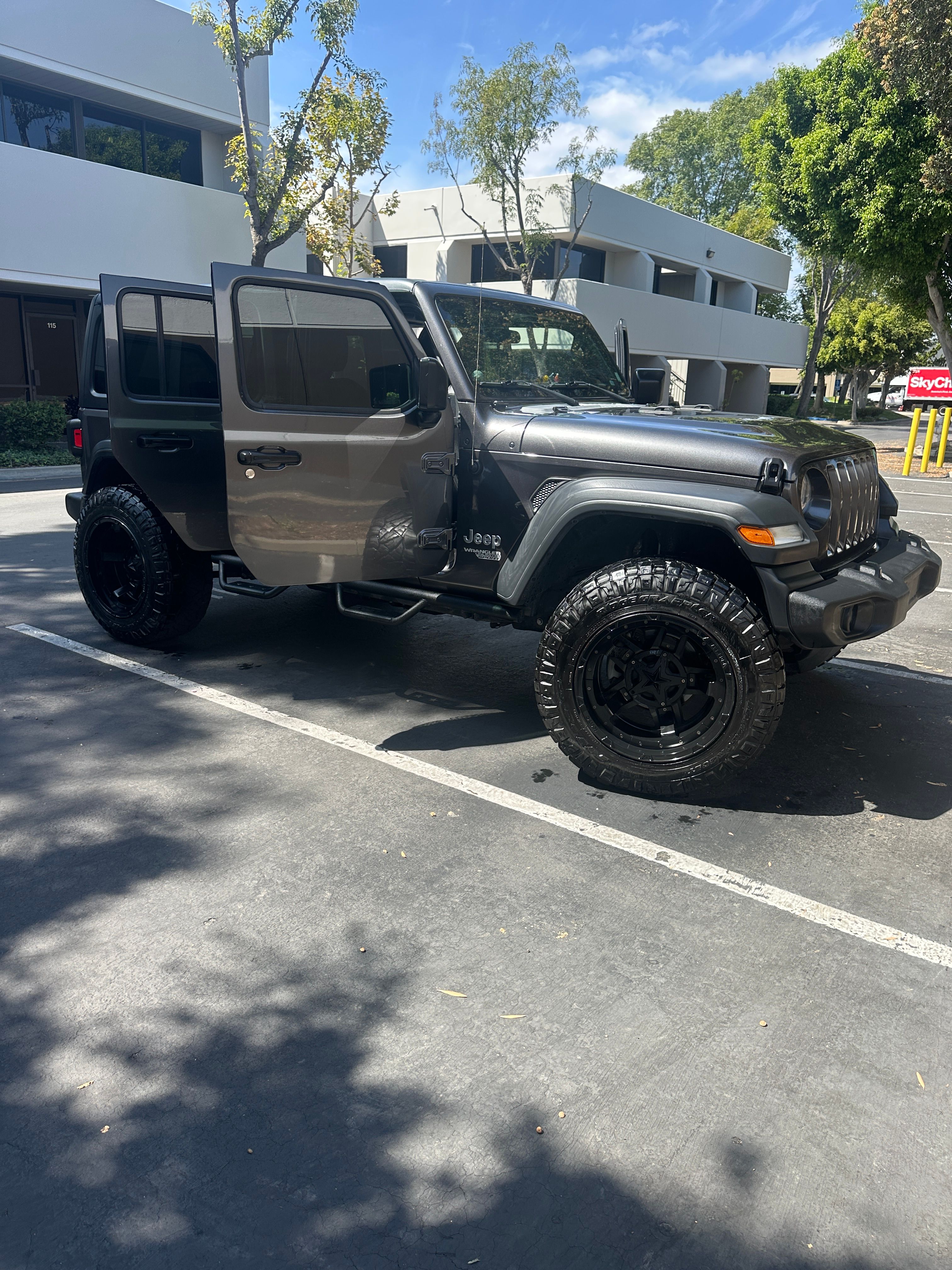 Used 2018 Jeep Wrangler Unlimited Sport S AWD/4WD image 12
