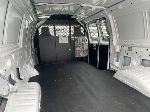 Used 2010 Ford E-250 and Econoline 250 image 14