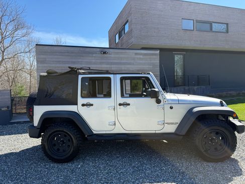 Used 2010 Jeep Wrangler Unlimited Sport image 8