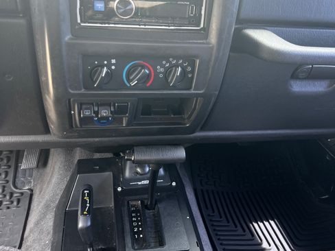 Used 2000 Jeep Wrangler Sport AWD/4WD image 10