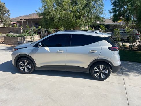 Used 2023 Chevrolet Bolt EUV LT w/ Convenience Package FWD image 1