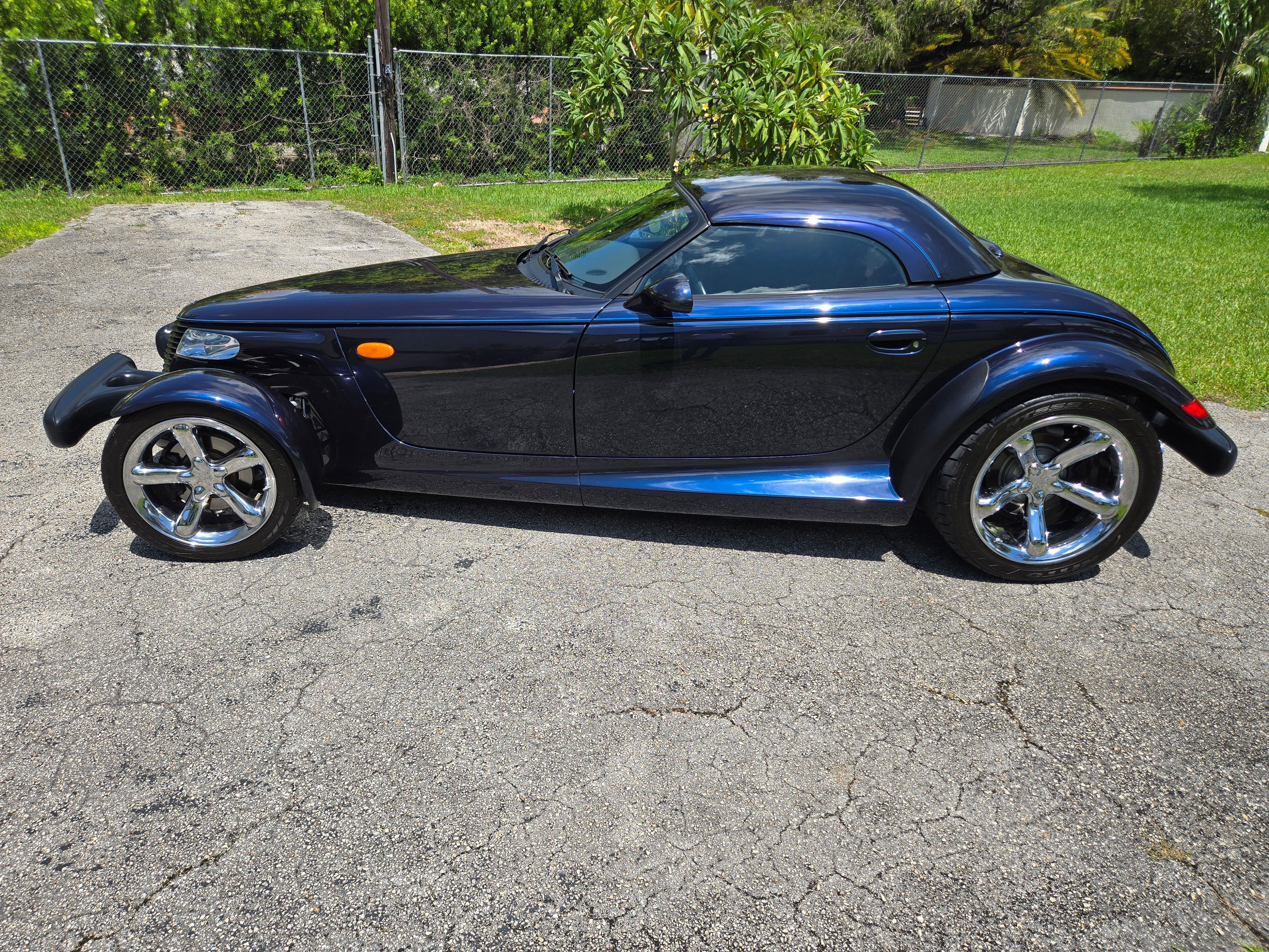 Used 2001 Chrysler Prowler RWD image 1