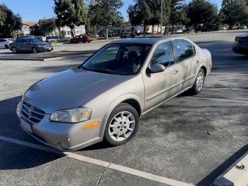 Used 2000 Nissan Maxima SE image 8