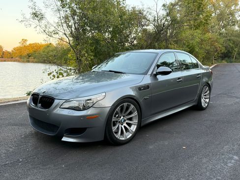 Used 2010 BMW M5 image 1