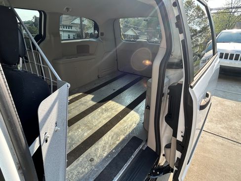 Used 2015 RAM C/V Tradesman image 14