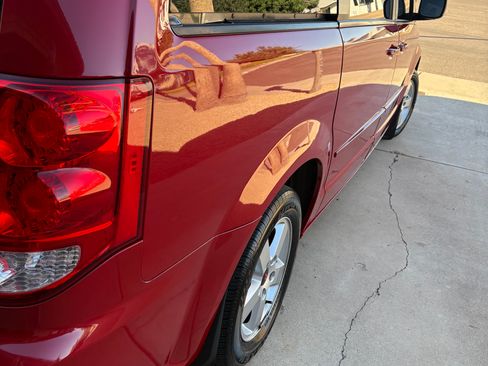 Used 2012 Dodge Grand Caravan SXT image 6