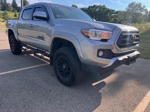 Used 2021 Toyota Tacoma SR5 w/ Technology Package AWD/4WD image 2