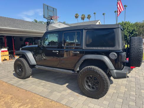 Used 2022 Jeep Wrangler Unlimited Sport AWD/4WD image 2