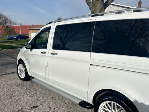 Used 2016 Mercedes-Benz Metris Passenger image 4