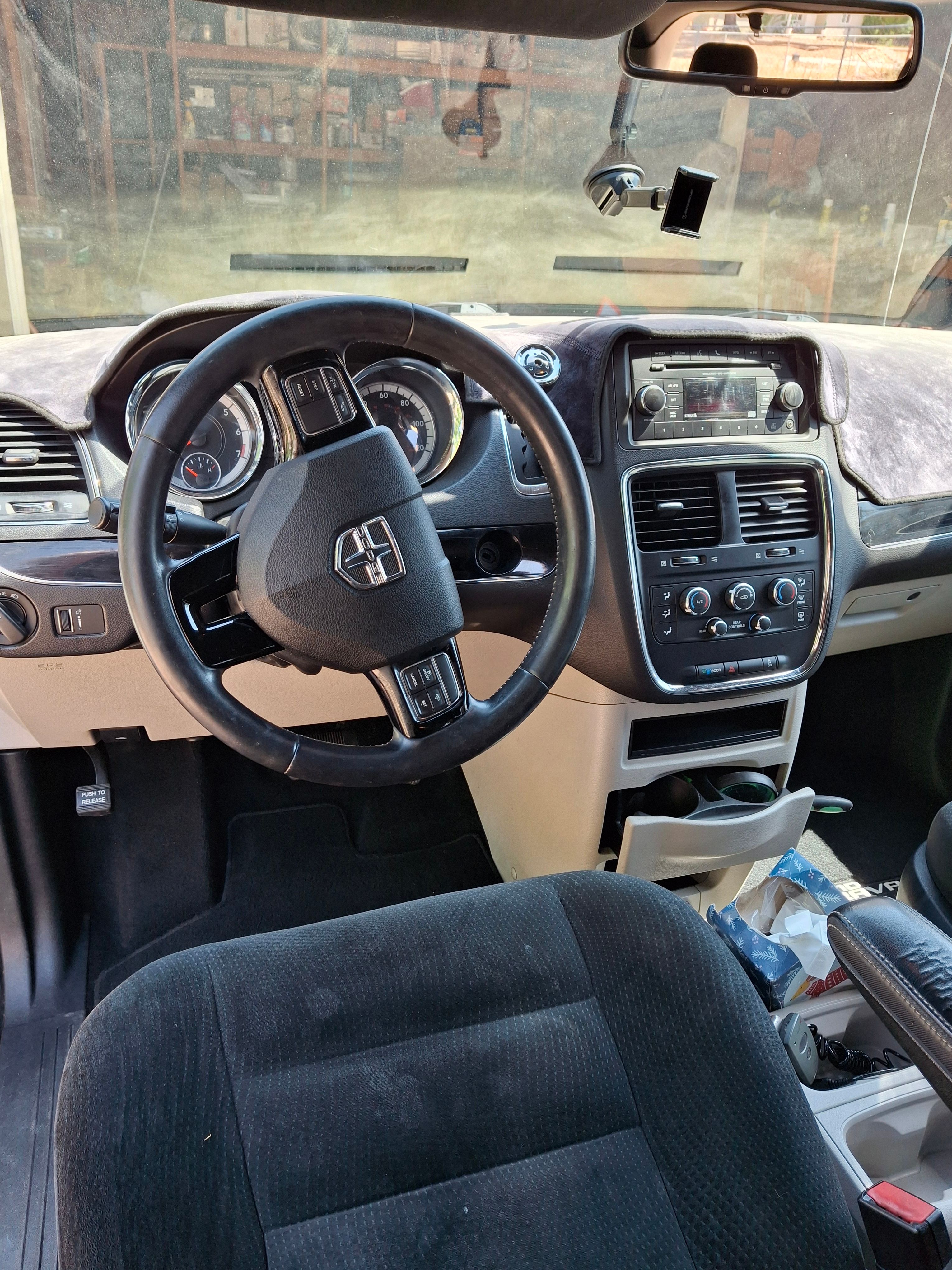 Used 2016 Dodge Grand Caravan SE FWD image 12