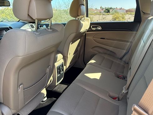 Used 2014 Jeep Grand Cherokee Laredo image 9