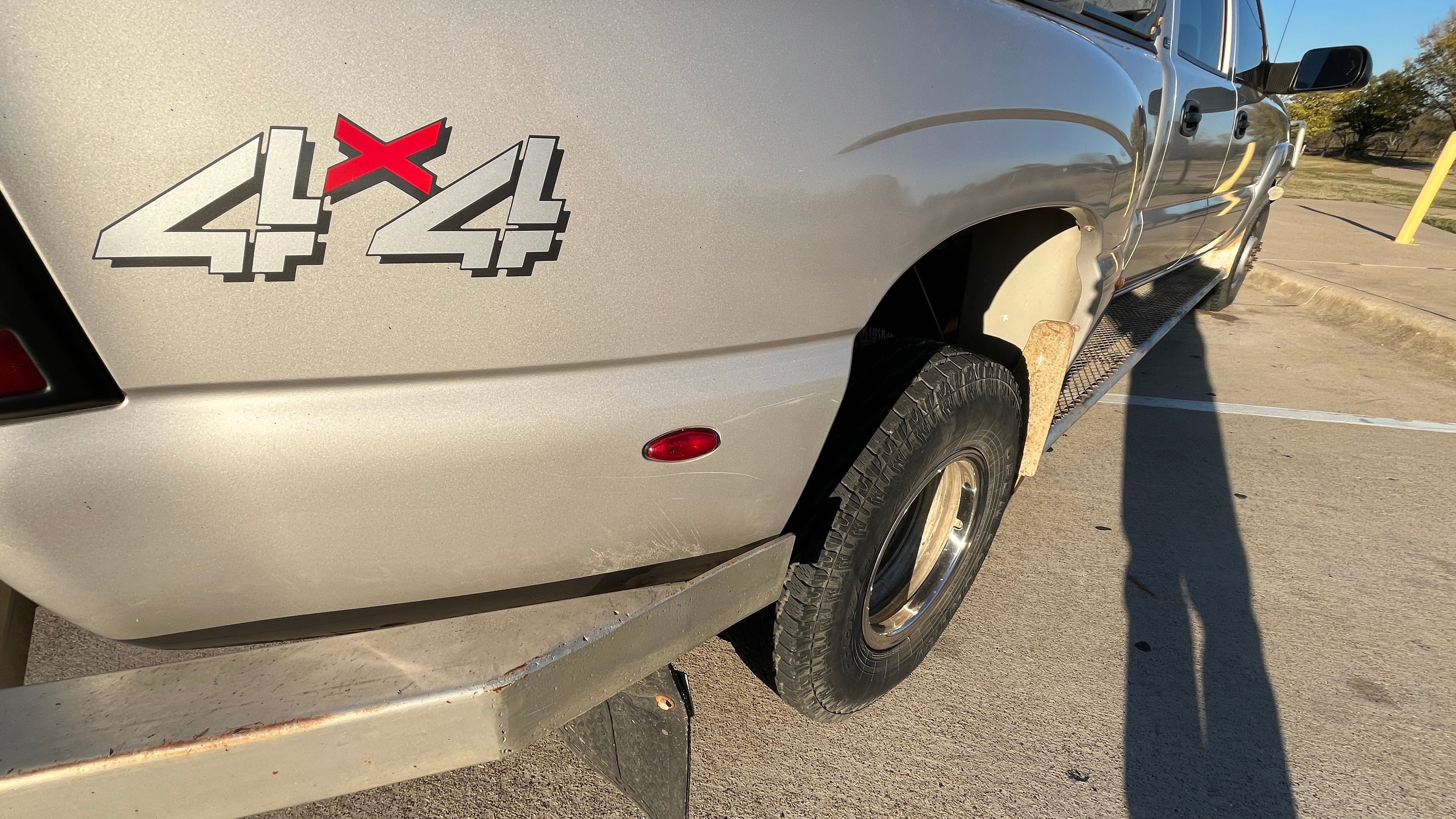 Used 2004 Chevrolet Silverado 3500 LS w/ Skid Plate Package AWD/4WD image 12