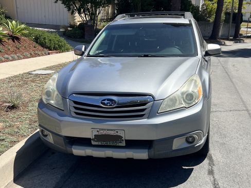 Used 2011 Subaru Outback 2.5i Limited w/ PWR Moonroof Pkg AWD/4WD image 1