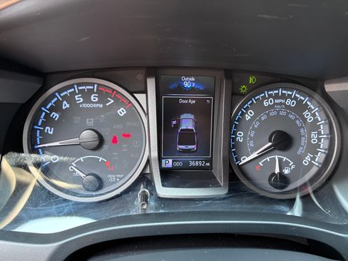 Used 2022 Toyota Tacoma TRD Sport AWD/4WD image 11