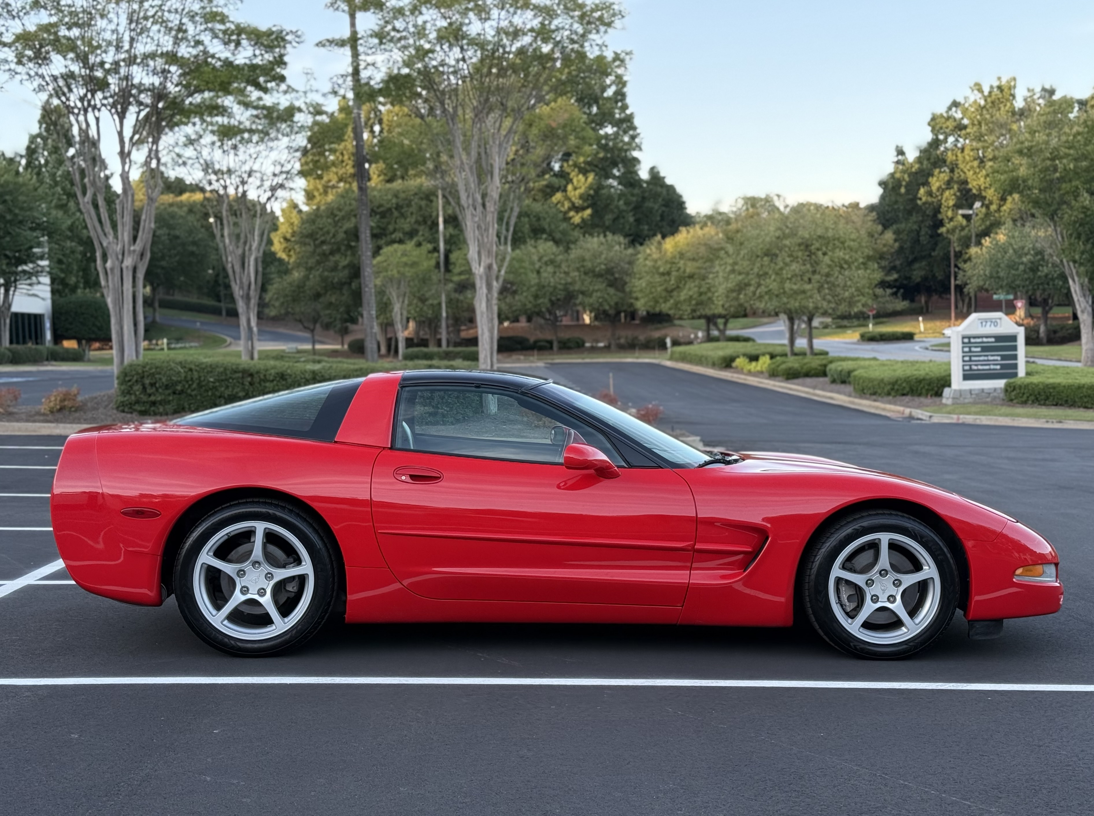 Used 1999 Chevrolet Corvette Coupe w/ Performance Handling Pkg RWD image 11