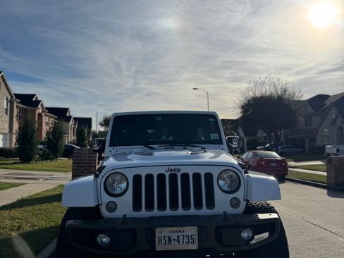 Used 2016 Jeep Wrangler Unlimited Sahara image 5