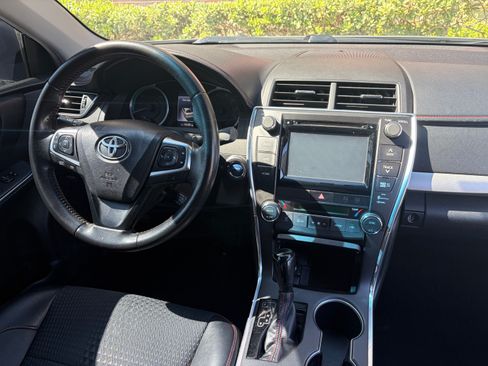 Used 2015 Toyota Camry SE w/ Moonroof Package FWD image 1