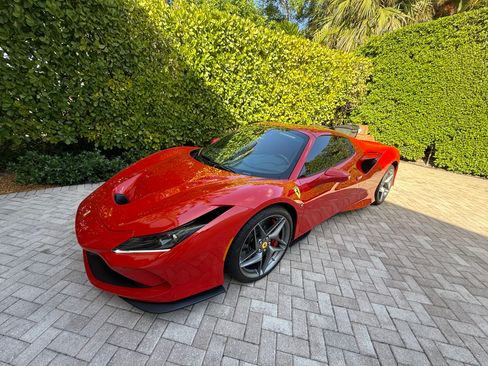 Used 2022 Ferrari F8 Tributo image 2