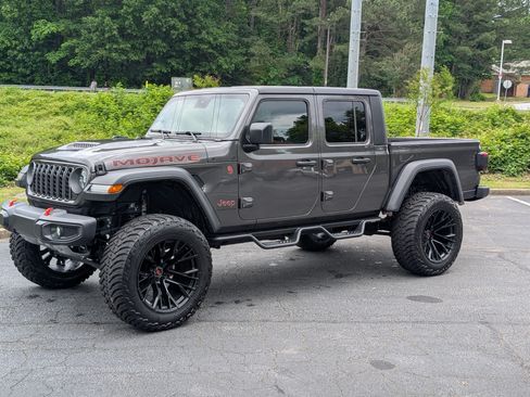 Used 2024 Jeep Gladiator Mojave image 2