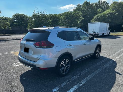 Used 2018 Nissan Rogue SL FWD image 4