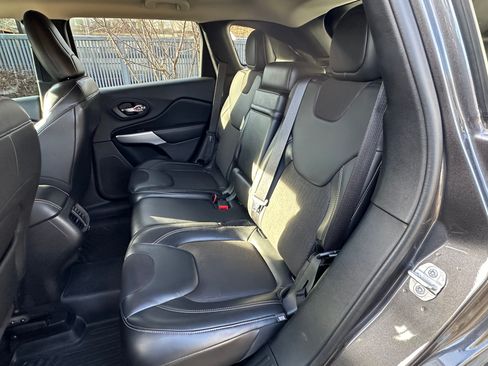 Used 2018 Jeep Cherokee Latitude Plus image 10