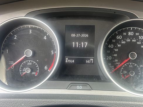 Used 2015 Volkswagen Golf TDI SE FWD image 4