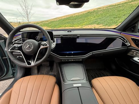 Used 2025 Mercedes-Benz E 450 4MATIC Sedan image 9