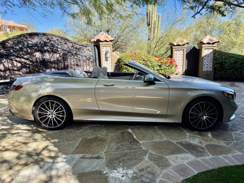 Used 2019 Mercedes-Benz S 560 Cabriolet image 4