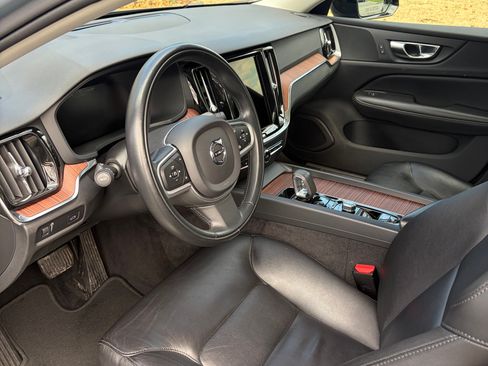 Used 2022 Volvo S60 B5 Momentum w/ Climate Package image 13