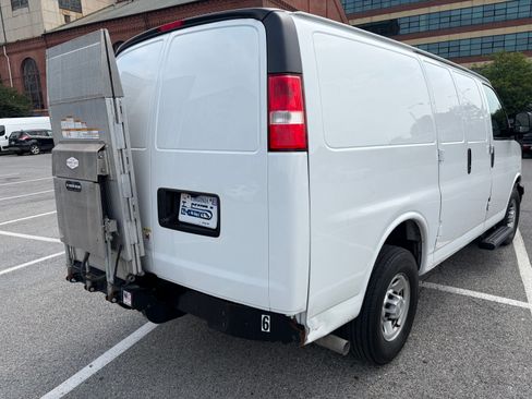 Used 2019 Chevrolet Express 2500 RWD image 6