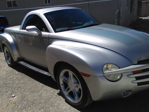 Used 2005 Chevrolet SSR w/ Preferred Equipment Group RWD image 11